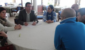 González se ha reunido con alumnos y profesorado.