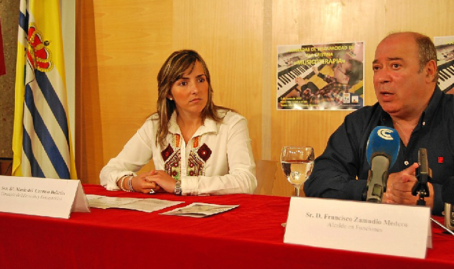 María del Carmen Beltrán, ha firmado recientemente un Convenio de Colaboración entre el Ayuntamiento de Isla Cristina y la Universidad de Huelva