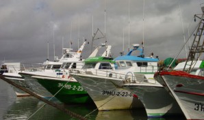 La flota de Isla Cristina, entre otras, no saldrán a faenar por el temporal.