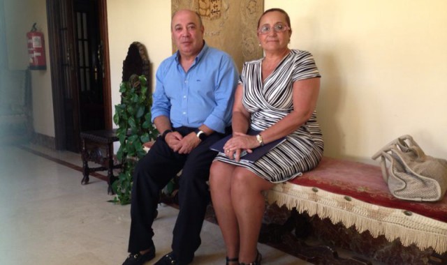 La Alcaldesa, Mª Luisa Faneca y el Primer Tte. de Alcalde, Francisco Zamudio, esperan entrar a la reunio´n