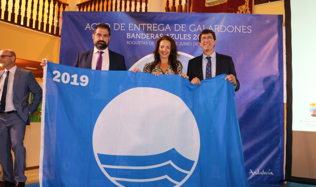 Cartaya recoge la bandera azul de la Playa de San Miguel