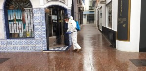 Ayamonte amplía las labores de limpieza y desinfección de los espacios públicos