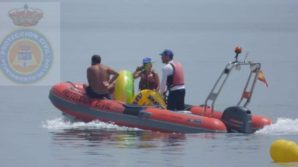 8 personas son rescatadas en Lepe tras ser arrastradas mar adentro