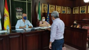 Carmelo Cumbrera toma posesión como concejal socialista en el Ayuntaminto de Lepe