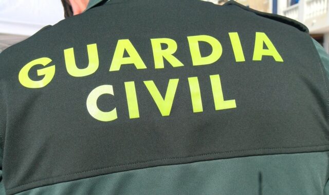 La Guardia Civil detiene a dos varones y desarticula dos puntos de venta de drogas en Isla Cristina