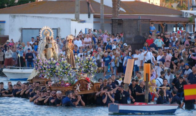 San Antonio y la Virgen del Carmen pusieron el broche a las fiesta de Punta del Moral